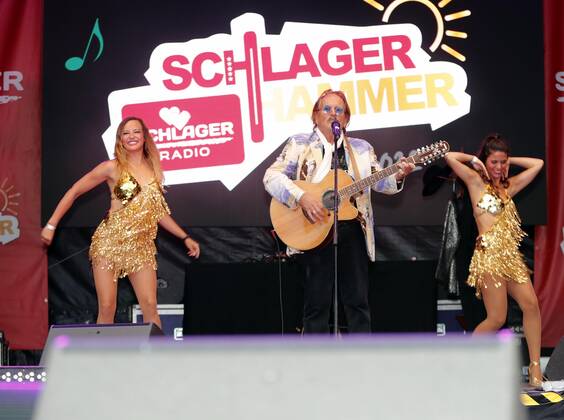 Frank Zander bei der Schlager Radio Schlager Hammer Tour 2022 in Oranienburg.