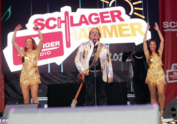 Frank Zander bei der Schlager Radio Schlager Hammer Tour 2022 in Oranienburg.