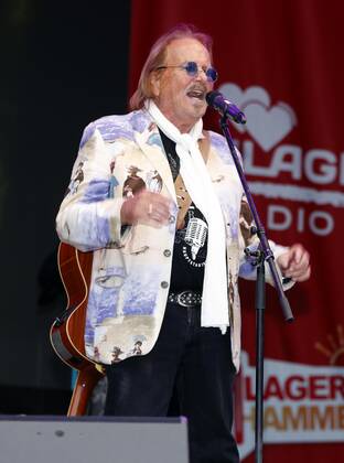 bei der Schlager Radio Schlager Hammer Tour 2022 in Oranienburg.