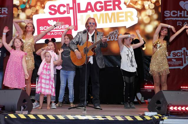 Frank Zander bei der Schlager Radio Schlager Hammer Tour 2022 in Oranienburg.