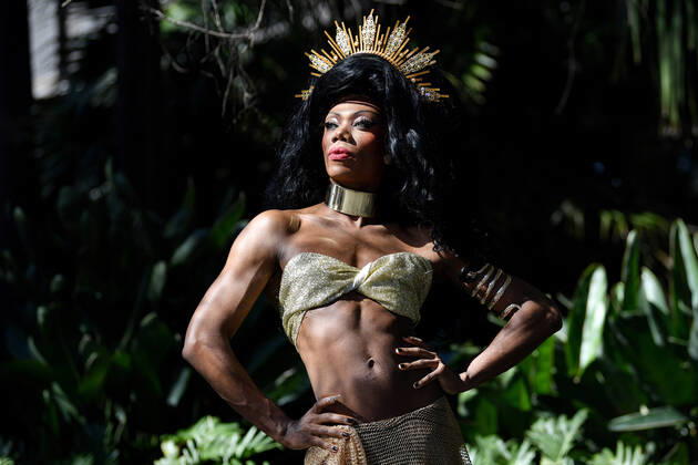 Bilder des Jahres 2022, Entertainment 08 August Entertainment Themen der Woche KW33 Entertainment Bilder des Tages SYDNEY FRINGE FESTIVAL, **RE-TRANMISSION OF IMAGE ID: 20220816001690515580 TO CORRECT TITLE AND NAME** Poof Doof Drag Brunch?s Hollywould Star poses for a photograph at the media call for the Sydney Fringe Festival 2022 ?Runaway Gardens Festival? program at the Magic Mirrors Spiegeltent in Sydney, Tuesday, August 16, 2022. ( NO ARCHIVING, EDITORIAL USE ONLY, NO USE IN BOOKS WITHOUT CONSENT SYDNEY NSW AUSTRALIA  Copyright: xBIANCAxDExMARCHIx 20220816001690517349