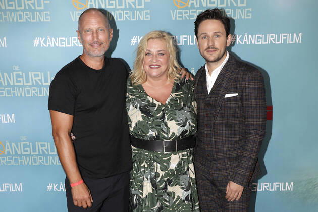 Bilder des Jahres 2022, Entertainment 08 August Entertainment Themen der Woche KW33 Entertainment Bilder des Tages Benno Fürmann, Petra Kleinert und Dimitrij Schaad bei der Film Premiere von - Die Känguru-Verschwörung - am 17.08.2022 in Berlin Die Kaenguru-Verschwoerung Filmpremiere in Berlin