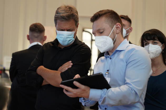 Stefan Wenzel, Parlamentarischer Staatssekretär 20.8.2022 Robert Habeck, Bundesminister für Wirtschaft und Klimaschutz, beim Tag der offenen Tür der Bundesregierung im Wirtschaftsministerium, beim unangekündigtem Rundgang Berlin Berlin GER
