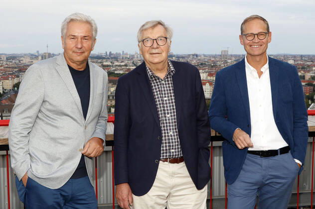 Bilder des Jahres 2022, News 08 August News Themen der Woche KW34 Entertainment Bilder des Tages Klaus Wowereit, Eberhard Diepgen und Michael Müller bei der Preview der rbb-Dokumentarserie Berlin - Schicksalsjahre einer Stadt (2010 2020) im Studio 14 neben der rbb-Dachlounge. Berlin, 22.08.2022