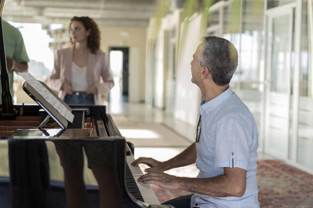 Businessman practicing piano sitting in office model released, Symbolfoto property released, JCICF00384
