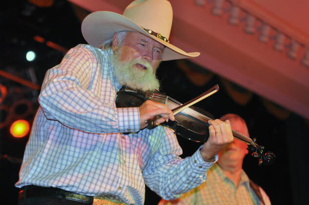 Charlie Daniels, 72, plays The Devil Went Down to Georgia at the opening of the 131st National Guard Association of the United States General Conference in Nashville, Tenn., on Sept. 11, 2009. On the eighth anniversary of the terrorist attacks of 2001, Daniels gave tribute to servicemembers serving at home and overseas. Copyright: xpiemagsx milflic16082021 (37760) !ACHTUNG AUFNAHMEDATUM GESCHÄTZT!