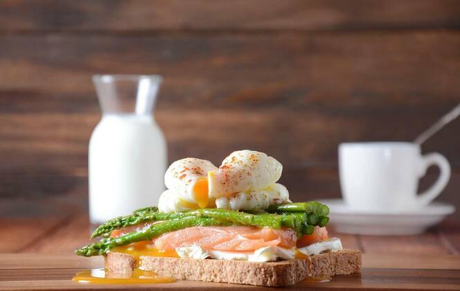 IMAGO Creative: Food, Spargel Poached egg with fried asparagus, cream cheese , salmon and spices on a toast. Healthy French breakfast concept, Poached egg with fried asparagus, cream cheese , salmon and spices on a toast. Healthy French breakfast concept, Poached egg with fried asparagus, cream cheese , salmon and spices on a toast. Healthy French breakfast concept, 06.04.2021, Copyright: xNayalyHx Panthermedia29764731.jpg