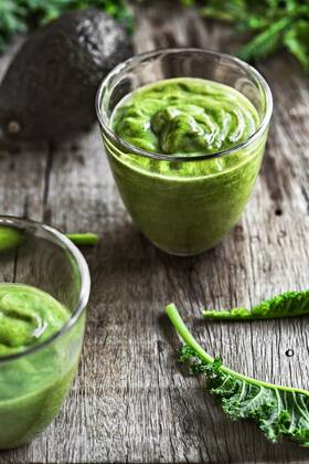  Avocado Kale and Coconut water Smoothie, Avocado Kale and young Coconut meat and Coconut water Smoothie, Avocado Kale and young Coconut meat and Coconut water Smoothie, 07.06.2021, Copyright: xvanillaechoesx Panthermedia30239854.jpg