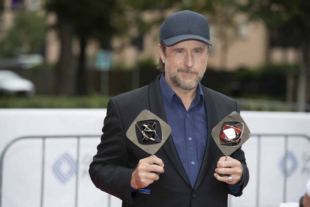 Bilder des Jahres 2022, Entertainment 08 August Entertainment Themen der Woche KW34 Bjarne MAEDEL, Schauspieler, doppelter Preistraeger, Roter Teppich, Red Carpet Show, Ankunft, arrival, 58. Verleihung des Adolf-Grimme-Preises Adolf-Grimme-Preis Grimmepreis in Marl, 26.08.2022. Ã‚