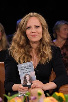 Sarah Bosetti beim Fototermin der NDR Talk Show im Fernsehstudio Hamburg Lokstedt am 26.8.2022 vor der Sendung am gleichen Abend im NDR Fernsehen N3