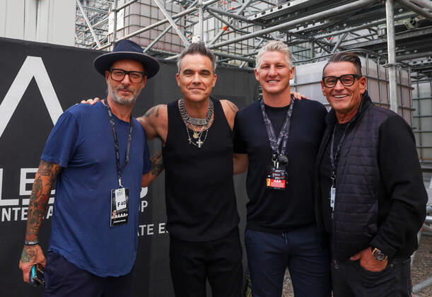 Bilder des Jahres 2022, Entertainment 08 August Entertainment Themen der Woche KW34 Entertainment Bilder des Tages 27.08.2022, München, GER, Bavaria Sounds, München, ROBBIE WILLIAMS, im Bild Florian Wieder, Klaus, Leutgeb, Bastian Schweinsteiger, Robbie williams,