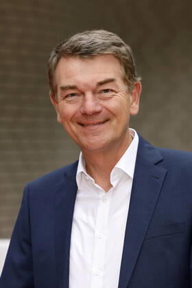 Journalist Jörg Schönenborn bei der 58. Verleihung des Grimme Preises 2022 im Theater der Stadt Marl. Marl, 26.08.2022 NRW Deutschland Copyright: xChristophxHardtx