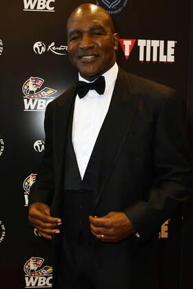 LAS VEGAS, NV - AUGUST 27: Evander Holyfield Arriving at the Induction Ceremony & Dinner for the 2022 Nevada Boxing Hall Of Fame at Resorts World Las Vegas in Las Vegas,Nevada, on August 27, 2022. Copyright: xDeeCeexCarterx