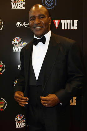 LAS VEGAS, NV - AUGUST 27: Evander Holyfield Arriving at the Induction Ceremony & Dinner for the 2022 Nevada Boxing Hall Of Fame at Resorts World Las Vegas in Las Vegas,Nevada, on August 27, 2022. Copyright: xDeeCeexCarterx
