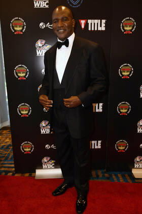 LAS VEGAS, NV - AUGUST 27: Evander Holyfield Arriving at the Induction Ceremony & Dinner for the 2022 Nevada Boxing Hall Of Fame at Resorts World Las Vegas in Las Vegas,Nevada, on August 27, 2022. Copyright: xDeeCeexCarterx