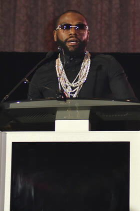 LAS VEGAS, NV - AUGUST 27: Floyd Mayweather speaking at the Induction Ceremony & Dinner for the 2022 Nevada Boxing Hall Of Fame at Resorts World Las Vegas in Las Vegas,Nevada, on August 27, 2022. Copyright: xDeeCeexCarterx