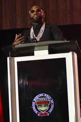 LAS VEGAS, NV - AUGUST 27: Floyd Mayweather speaking at the Induction Ceremony & Dinner for the 2022 Nevada Boxing Hall Of Fame at Resorts World Las Vegas in Las Vegas,Nevada, on August 27, 2022. Copyright: xDeeCeexCarterx