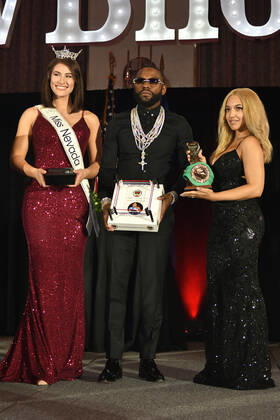 LAS VEGAS, NV - AUGUST 27: Miss Nevada Heather Renner & Floyd Mayweather at the Induction Ceremony & Dinner for the 2022 Nevada Boxing Hall Of Fame at Resorts World Las Vegas in Las Vegas,Nevada, on August 27, 2022. Copyright: xDeeCeexCarterx
