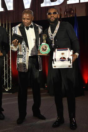 LAS VEGAS, NV - AUGUST 27: Floyd Mayweather Sr. & Floyd Mayweather Jr. at the Induction Ceremony & Dinner for the 2022 Nevada Boxing Hall Of Fame at Resorts World Las Vegas in Las Vegas,Nevada, on August 27, 2022. Copyright: xDeeCeexCarterx