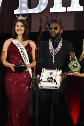 LAS VEGAS, NV - AUGUST 27: Miss Nevada Heather Renner & Floyd Mayweather at the Induction Ceremony & Dinner for the 2022 Nevada Boxing Hall Of Fame at Resorts World Las Vegas in Las Vegas,Nevada, on August 27, 2022. Copyright: xDeeCeexCarterx