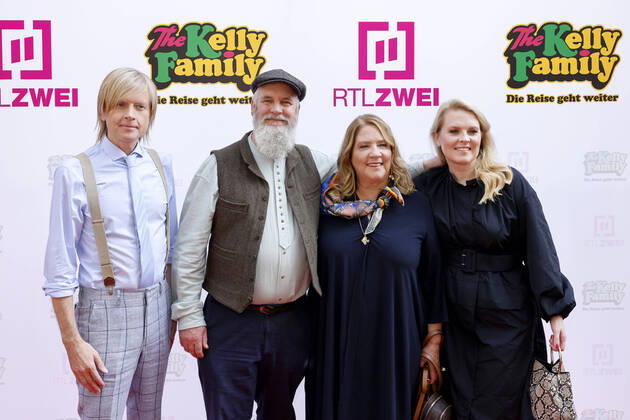 Bilder des Jahres 2022, Entertainment 08 August Entertainment Themen der Woche KW35 Entertainment Bilder des Tages Die Mitglieder der Kelly Family (l-r) John Kelly, Paul Kelly, Patricia Kelly und Kathy Kelly kommen zur Vorstellung der Doku-Serie Die Reise geht weiter im Residenz Kino. Die RTL2-Doku zeigt Bandmitglieder an Schauplätzen ihrer Karriere. Köln, 29.08.2022 NRW Deutschland Copyright: xChristophxHardtx