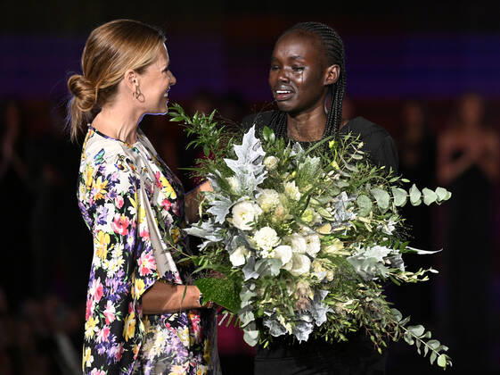 Schwarzkopf Elite Model Look 2022 Wettbewerb in Prag From left model DANIELA PESTOVA and MAJDA JOHN PETER from South Sudan, winner of the world final Schwarzkopf Elite Model Look 2022 competition in Prague, Czech Republic, August 30, 2022. (CTKxPhoto MichaelaxRihova) CTKPhotoP2022083009640  mir 4
