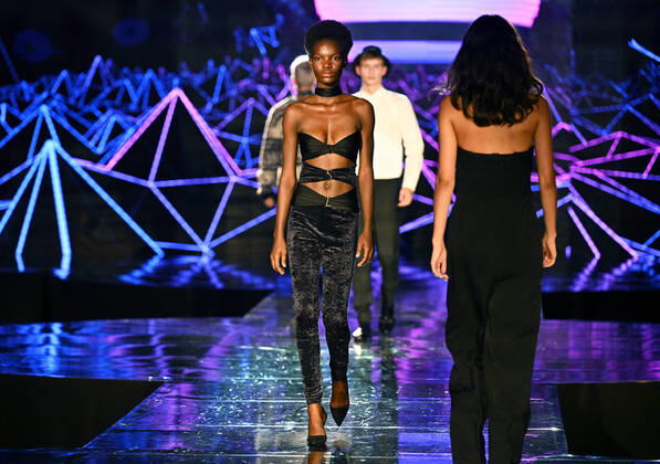 Bilder des Jahres 2022, Entertainment 08 August Entertainment Themen der Woche KW35 Entertainment Bilder des Tages Schwarzkopf Elite Model Look 2022 Wettbewerb in Prag Models during the catwalk of world final Schwarzkopf Elite Model Look 2022 competition in Prague, Czech Republic, August 30, 2022. (CTKxPhoto MichaelaxRihova) CTKPhotoP2022083009741  mir 9