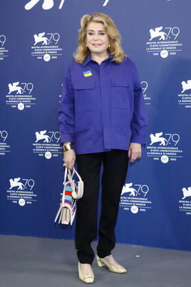 Filmfestspiele in Venedig, Catherine Deneuve Photocall - Verleihung Goldener Löwe Lebenswerk Catherine Deneuve beim Photocall anlässlich der Verleihung des Goldenen Löwen für das Lebenswerk auf der Biennale di Venezia 2022 79. Internationale Filmfestspiele von Venedig im Palazzo del Casino. Venedig, 31.08.2022
