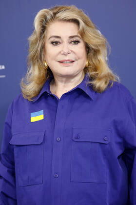 Catherine Deneuve beim Photocall anlässlich der Verleihung des Goldenen Löwen für das Lebenswerk auf der Biennale di Venezia 2022 79. Internationale Filmfestspiele von Venedig im Palazzo del Casino. Venedig, 31.08.2022