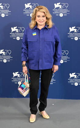French actress Catherine Deneuve attends a photo call as the recipient of the Lifetime Achievement Award at the 79th Venice Film Festival, Italy on Wednesday, August 31, 2022.  VEN20220831116 RUNExHELLESTAD