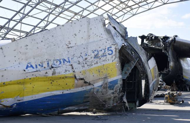 Ukraine-Krieg, Jahrestag der Invasion, Chronologie der Ereignisse, Archivbilder News Themen der Woche KW35 Antonov Airport KYIV REGION, UKRAINE - AUGUST 30, 2022 - The Antonov An-225 Mriya, the world s largest cargo plane, destroyed by Russian troops is pictured at Antonov Airport near Hostomel, Kyiv Region, northern Ukraine. NO USE RUSSIA. NO USE BELARUS. Kyiv Region Ukraine Copyright: xRuslanxKaniukax originalFilename: ukrinform-antonova220830_nppQo