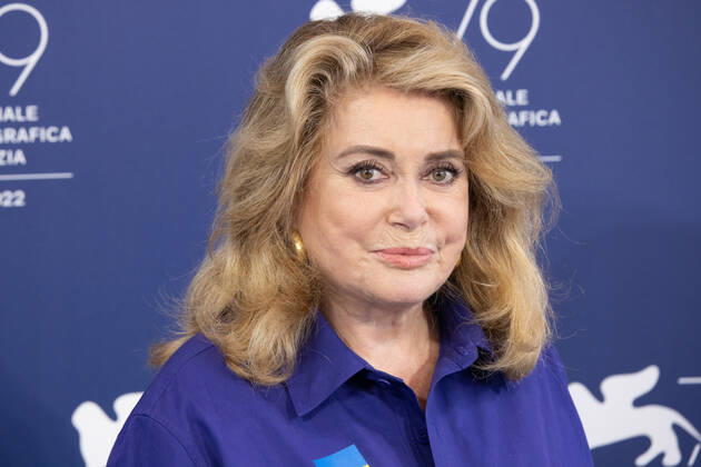 French actress Catherine Deneuve, wearing a flag of Ukraine on her shirt, poses on August 31, 2022, during a photocall for the Golden Lion for Lifetime Achievement she is to be awarded, on the opening day of the 79th Venice International Film Festival at Venice Lido. Â Photo: Cinzia Camela. Copyright: xCinziaxCamelax xipa-agency.netx xLivexMediax