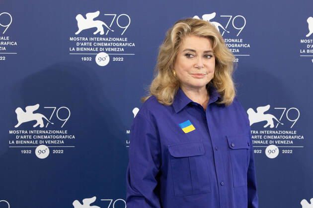 French actress Catherine Deneuve, wearing a flag of Ukraine on her shirt, poses on August 31, 2022, during a photocall for the Golden Lion for Lifetime Achievement she is to be awarded, on the opening day of the 79th Venice International Film Festival at Venice Lido. Â Photo: Cinzia Camela. Copyright: xCinziaxCamelax xipa-agency.netx xLivexMediax