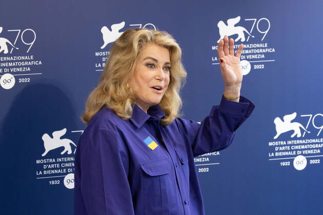 French actress Catherine Deneuve, wearing a flag of Ukraine on her shirt, poses on August 31, 2022, during a photocall for the Golden Lion for Lifetime Achievement she is to be awarded, on the opening day of the 79th Venice International Film Festival at Venice Lido. Â Photo: Cinzia Camela. Copyright: xCinziaxCamelax xipa-agency.netx xLivexMediax