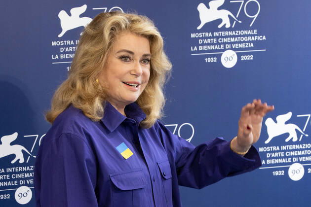French actress Catherine Deneuve, wearing a flag of Ukraine on her shirt, poses on August 31, 2022, during a photocall for the Golden Lion for Lifetime Achievement she is to be awarded, on the opening day of the 79th Venice International Film Festival at Venice Lido. Â Photo: Cinzia Camela. Copyright: xCinziaxCamelax xipa-agency.netx xLivexMediax