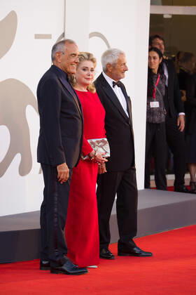 Alberto Barbera, Catherine Deneuve, and Roberto Cicutto attend the White Noise and opening ceremony red carpet at the 79th Venice International Film Festival on August 31, 2022 in Venice, Italy. Ã‚ Photo: Cinzia Camela.  Copyright: xCinziaxCamelax xipa-agency.netx xLivexMediax