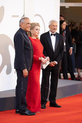 Alberto Barbera, Catherine Deneuve, and Roberto Cicutto attend the White Noise and opening ceremony red carpet at the 79th Venice International Film Festival on August 31, 2022 in Venice, Italy. Ã‚ Photo: Cinzia Camela.  Copyright: xCinziaxCamelax xipa-agency.netx xLivexMediax