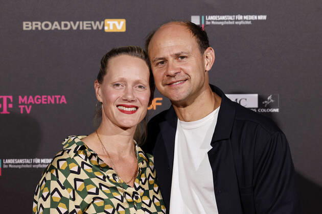 Schauspieler Moritz Führmann mit Ehefrau und Schauspielerin Anna Schudt beim Kölner Emmy Cocktail 2022 anlässlich der 16. Kölner Jurysitzung des International Emmy auf Schloss Arff. Köln, 31.08.2022 NRW Deutschland Copyright: xChristophxHardtx