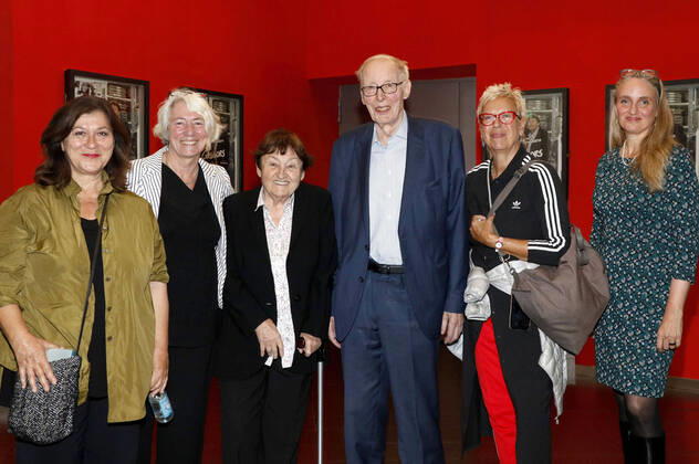 Bilder des Jahres 2022, Entertainment 08 August Entertainment Themen der Woche KW35 Entertainment Bilder des Tages Eva Mattes, Alice Agneskirchner, Erika Gregor, Ulrich Gregor, Doris Dörrie und Sandra Ehlermann bei der Premiere des Dokumentarfilms Komm mit mir in das Cinema - Die Gregors im Arsenal Kino. Berlin, 31.08.2022
