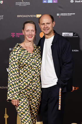 Schauspieler Moritz Führmann mit Ehefrau und Schauspielerin Anna Schudt beim Kölner Emmy Cocktail 2022 anlässlich der 16. Kölner Jurysitzung des International Emmy auf Schloss Arff. Köln, 31.08.2022 NRW Deutschland Copyright: xChristophxHardtx