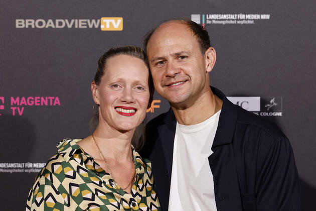 Schauspieler Moritz Führmann mit Ehefrau und Schauspielerin Anna Schudt beim Kölner Emmy Cocktail 2022 anlässlich der 16. Kölner Jurysitzung des International Emmy auf Schloss Arff. Köln, 31.08.2022 NRW Deutschland Copyright: xChristophxHardtx