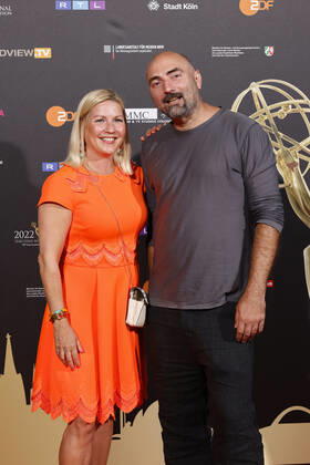Fernsehmoderatorin Aleksandra Bechtel und Regisseur Tobi Baumann beim Kölner Emmy Cocktail 2022 anlässlich der 16. Kölner Jurysitzung des International Emmy auf Schloss Arff. Köln, 31.08.2022 NRW Deutschland Copyright: xChristophxHardtx
