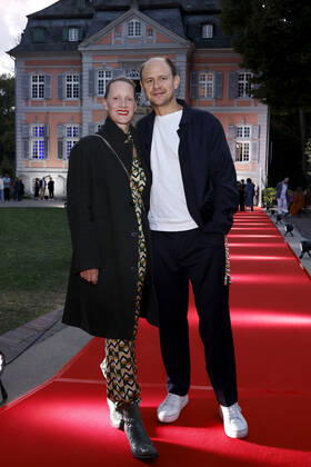 Schauspieler Moritz Führmann mit Ehefrau und Schauspielerin Anna Schudt beim Kölner Emmy Cocktail 2022 anlässlich der 16. Kölner Jurysitzung des International Emmy auf Schloss Arff. Köln, 31.08.2022 NRW Deutschland Copyright: xChristophxHardtx
