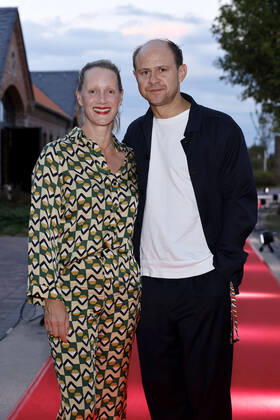 Schauspieler Moritz Führmann mit Ehefrau und Schauspielerin Anna Schudt beim Kölner Emmy Cocktail 2022 anlässlich der 16. Kölner Jurysitzung des International Emmy auf Schloss Arff. Köln, 31.08.2022 NRW Deutschland Copyright: xChristophxHardtx