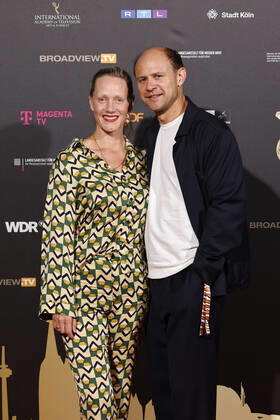 Schauspieler Moritz Führmann mit Ehefrau und Schauspielerin Anna Schudt beim Kölner Emmy Cocktail 2022 anlässlich der 16. Kölner Jurysitzung des International Emmy auf Schloss Arff. Köln, 31.08.2022 NRW Deutschland Copyright: xChristophxHardtx