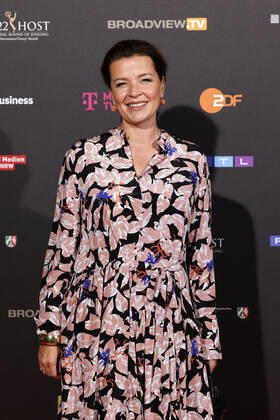 Journalistin Julia Melchior beim Kölner Emmy Cocktail 2022 anlässlich der 16. Kölner Jurysitzung des International Emmy auf Schloss Arff. Köln, 31.08.2022 NRW Deutschland Copyright: xChristophxHardtx