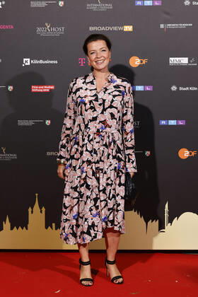 Journalistin Julia Melchior beim Kölner Emmy Cocktail 2022 anlässlich der 16. Kölner Jurysitzung des International Emmy auf Schloss Arff. Köln, 31.08.2022 NRW Deutschland Copyright: xChristophxHardtx