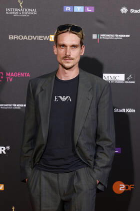 Schauspieler Daniel Sträßer beim Kölner Emmy Cocktail 2022 anlässlich der 16. Kölner Jurysitzung des International Emmy auf Schloss Arff. Köln, 31.08.2022 NRW Deutschland Copyright: xChristophxHardtx