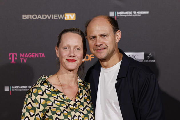 Schauspieler Moritz Führmann mit Ehefrau und Schauspielerin Anna Schudt beim Kölner Emmy Cocktail 2022 anlässlich der 16. Kölner Jurysitzung des International Emmy auf Schloss Arff. Köln, 31.08.2022 NRW Deutschland Copyright: xChristophxHardtx