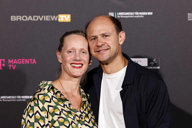 Schauspieler Moritz Führmann mit Ehefrau und Schauspielerin Anna Schudt beim Kölner Emmy Cocktail 2022 anlässlich der 16. Kölner Jurysitzung des International Emmy auf Schloss Arff. Köln, 31.08.2022 NRW Deutschland Copyright: xChristophxHardtx